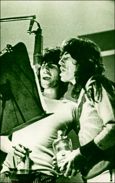 Mick en Keith bezig met hun beste album: Exile on Mainstreet