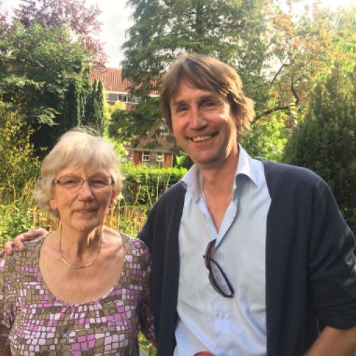 2018-28-7 Met mijn moeder Frieda Raat-Esselink in Zutphen