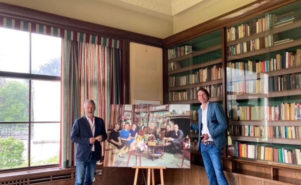 2021-Frans van der Avert en Herbert Raat in de woonkamer op paleis Soestdijk